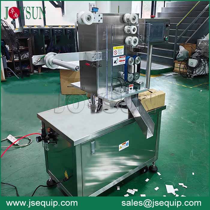 Automatic-desiccant-insertion-machine